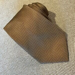 Etro Milano Silk Necktie Men Gold Burgundy Chevron Zigzag Italy Luxury Tie